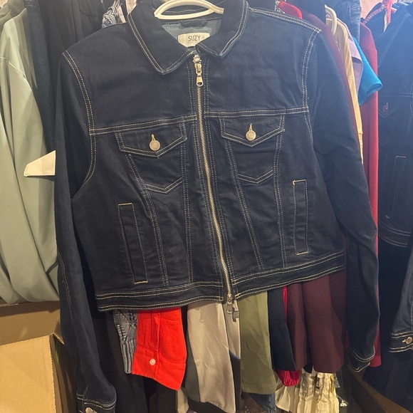 Suzy Shier • NWT $70 Classic Denim Jacket - Picture 2 of 2